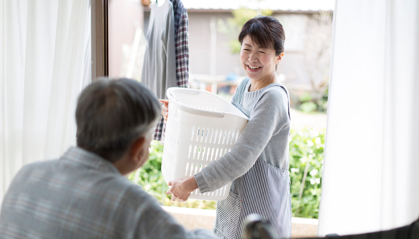 ホームヘルパー（契約社員）/ 学歴不問 / 資格がなくてもOK！/ 高水準の給与